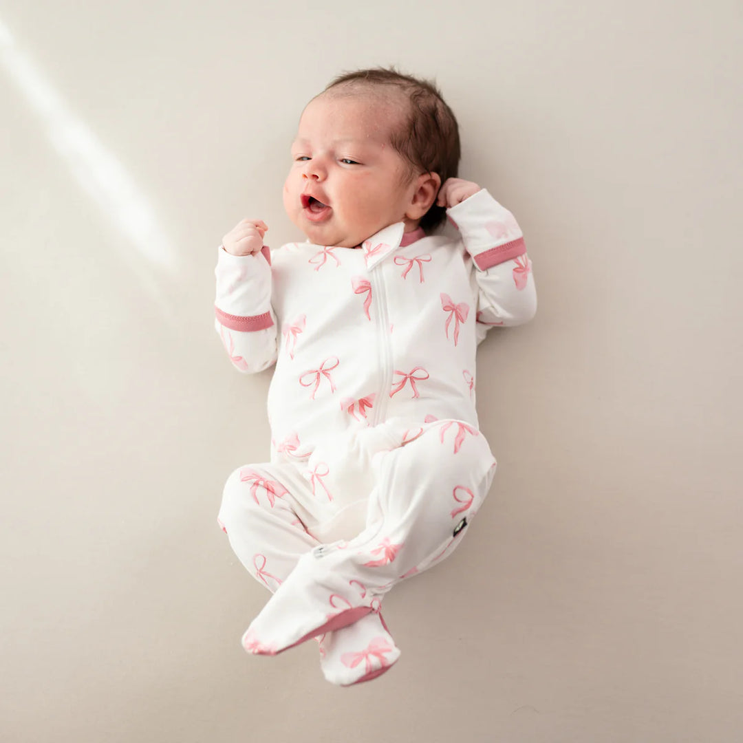 Kyte Baby Zippered Footie - Bow