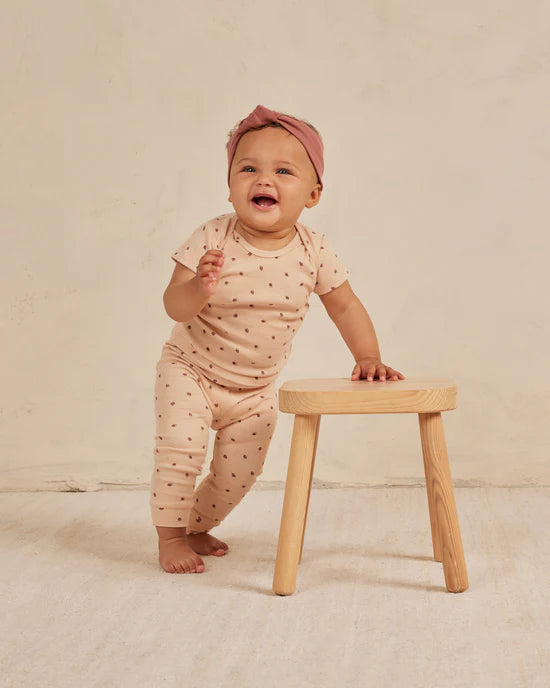 Quincy Mae Ribbed Short Sleeve Tee and Leggings Set - Strawberries Quincy Mae Ribbed Short Sleeve Tee and Leggings Set - Strawberries